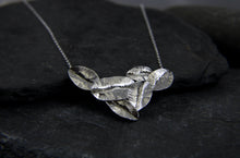 Load image into Gallery viewer, Leaf Statement Necklace