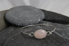 Load image into Gallery viewer, Rose Quartz Clasp Tension Bangle