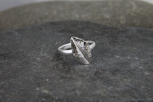Load image into Gallery viewer, Silver Leaf Ring