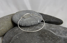 Load image into Gallery viewer, Rose Quartz Clasp Tension Bangle